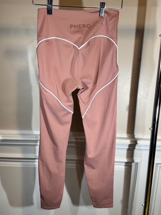 PHERO MOVEMENT Pants - Phero High-Rise Leggings in Dusty Rose with Heart Piping
